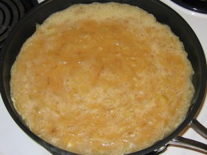 onion_tortilla04 Tortilla in the pan!
