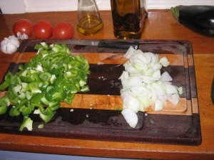 pisto_02 Chopped onions and green peppers