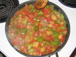 pisto_05 Peppers and tomato added