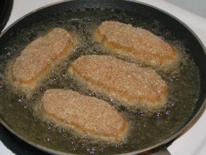 cocido19 Frying the croquettes.